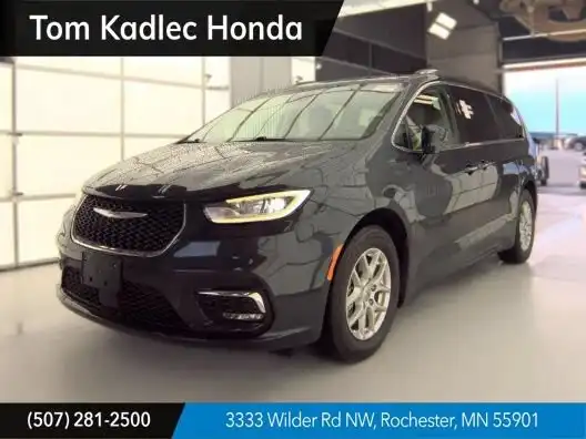 2021 Chrysler Pacifica Touring L's photo