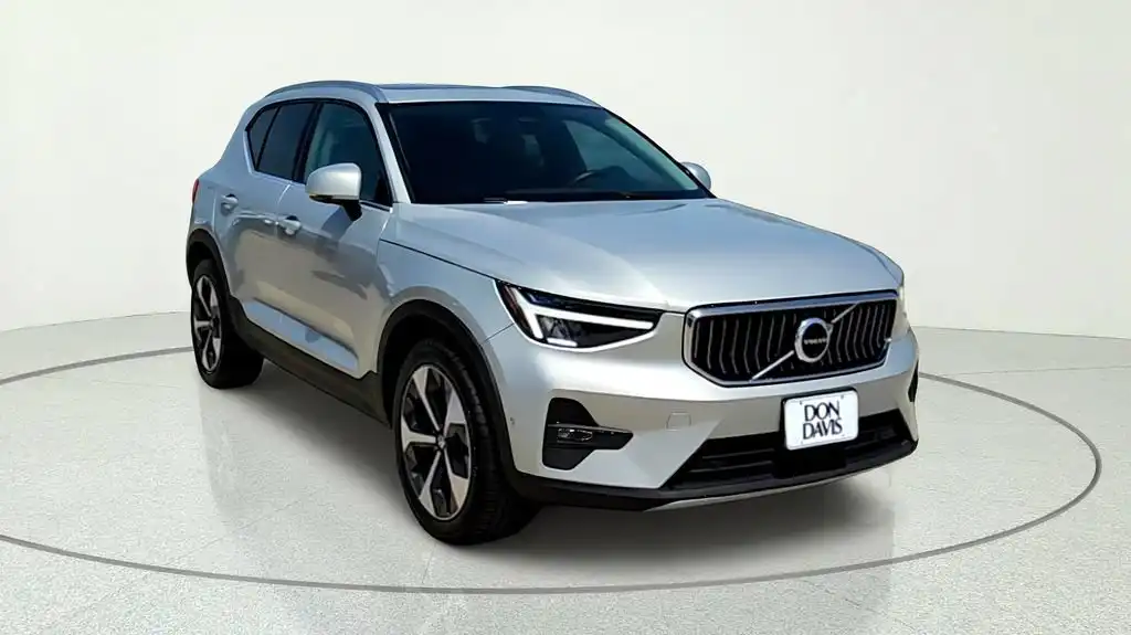 2024 Volvo XC40 B5 Plus Bright AWD's photo