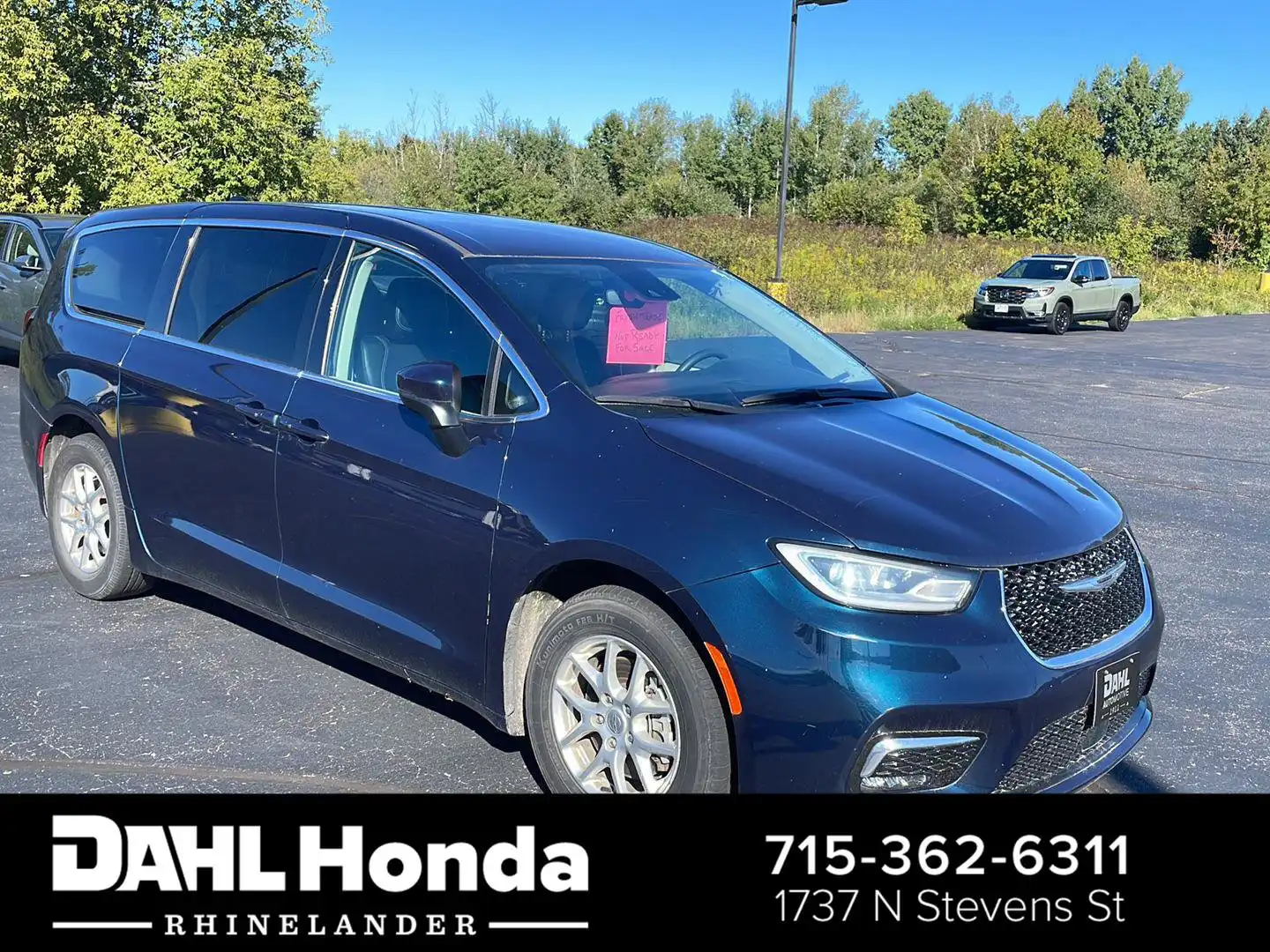 2023 Chrysler Pacifica Touring L's photo