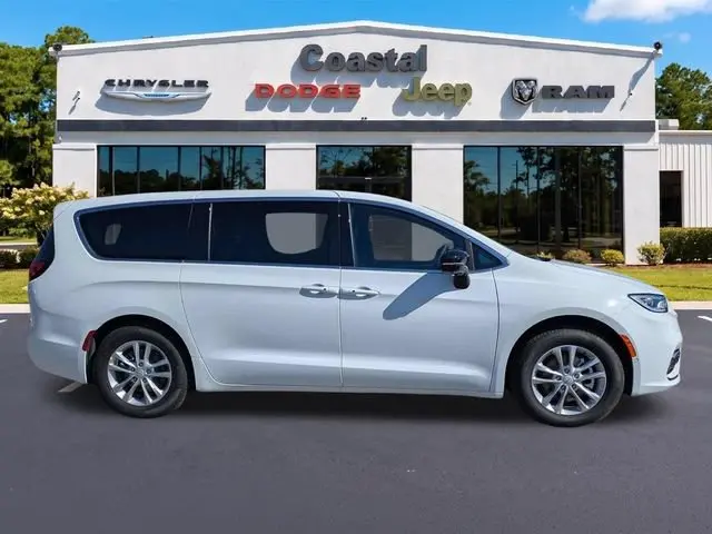 2026 Chrysler Pacifica Select photo 3