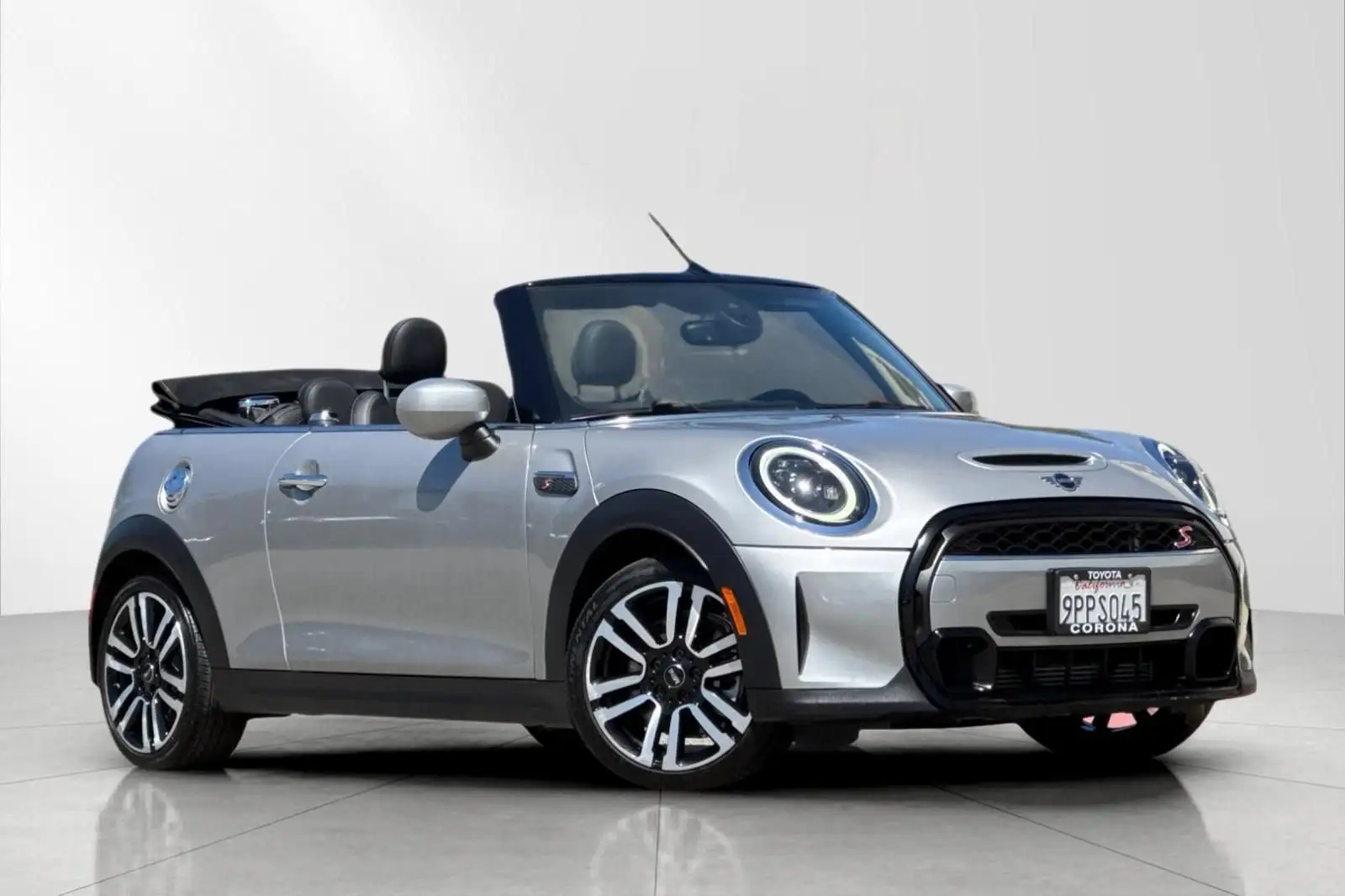 2023 MINI Convertible Cooper S Classic's photo