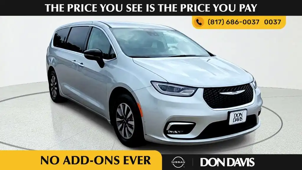 2024 Chrysler Pacifica Hybrid PHEV Select's photo