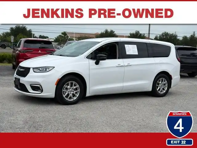 2024 Chrysler Pacifica Touring L's photo