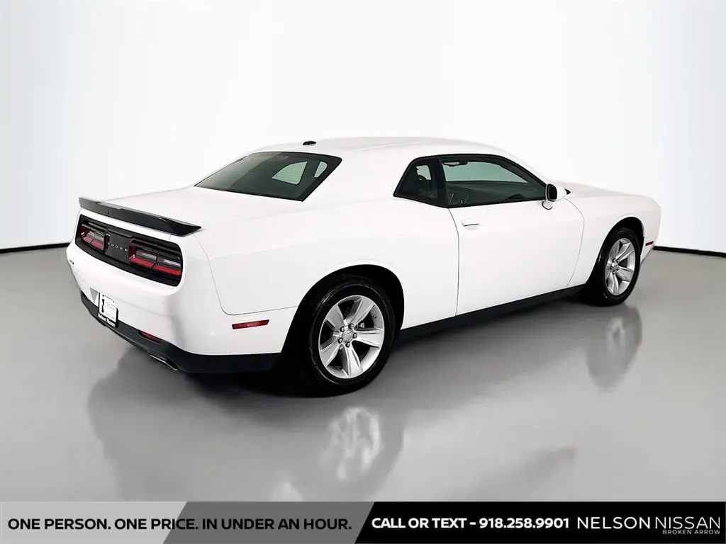 2023 Dodge Challenger SXT Auto photo 5