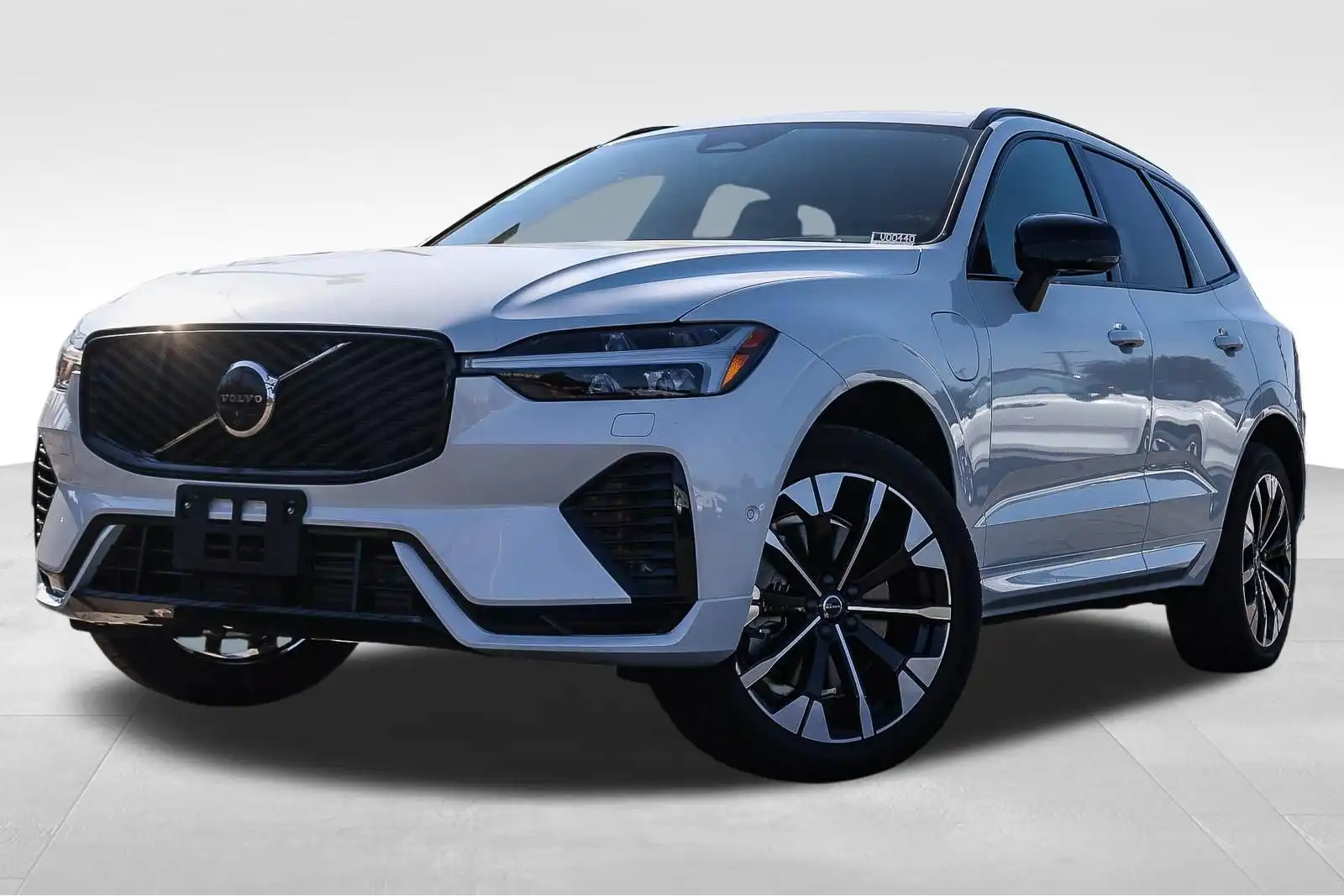 2026 Volvo XC60 T8 Plus Dark AWD's photo
