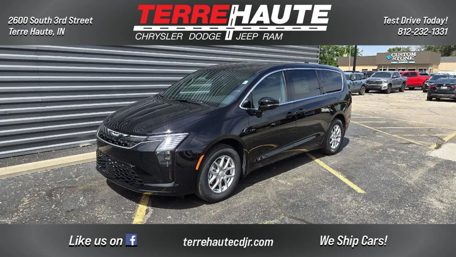 2027 Chrysler Pacifica Select's photo