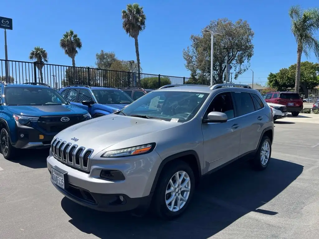 2016 Jeep Cherokee Latitude photo 1