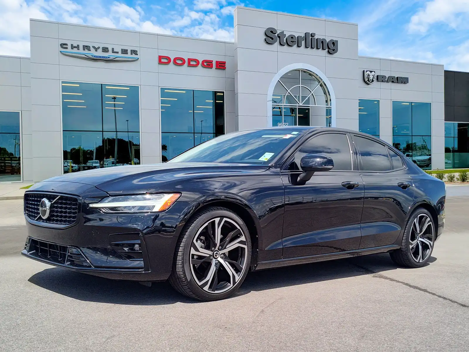 2024 Volvo S60 B5 Core Dark Theme AWD's photo
