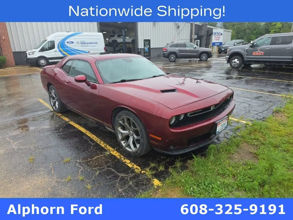 2017 Dodge Challenger SXT Plus photo 1