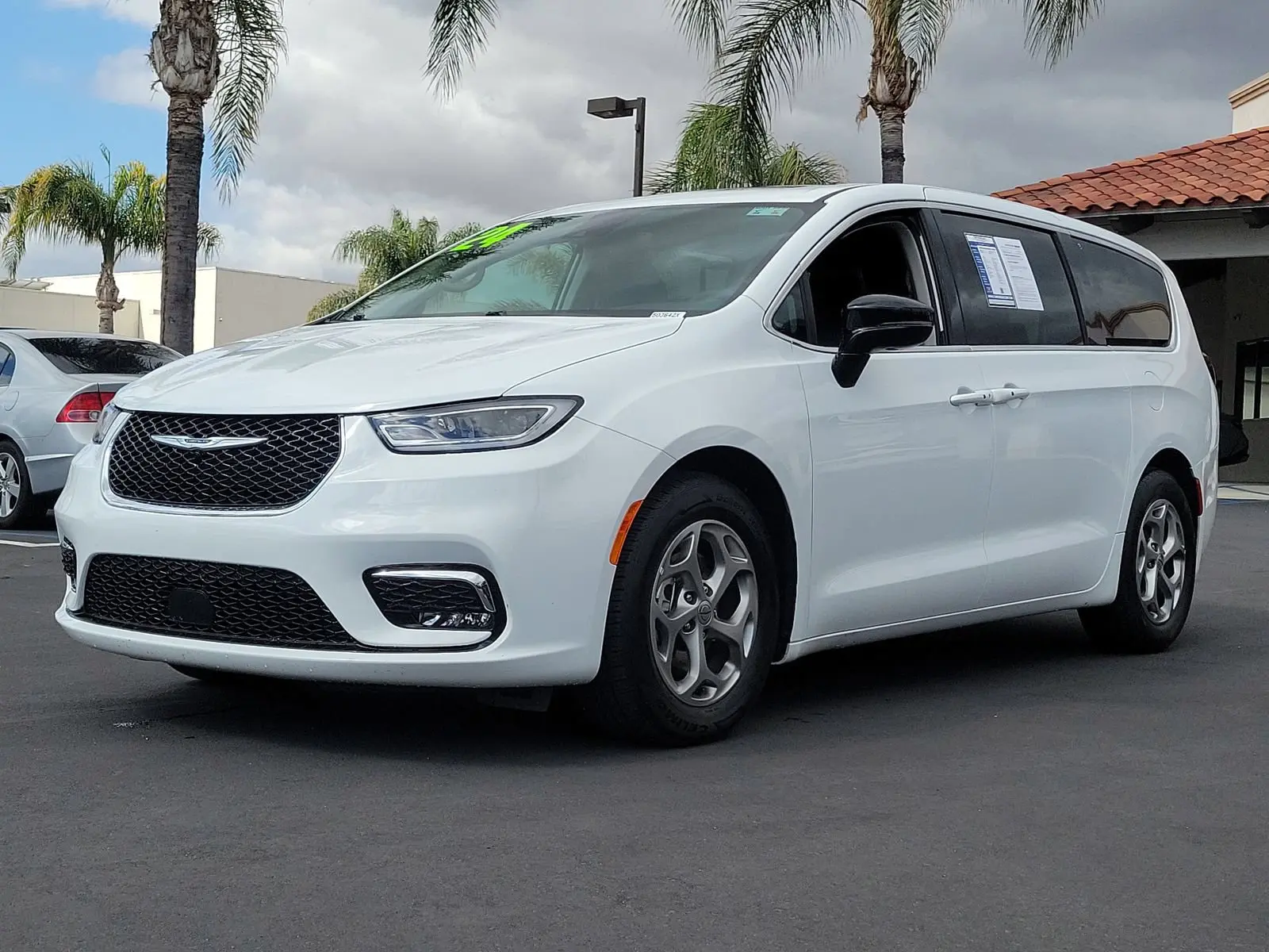 2024 Chrysler Pacifica Limited photo 5