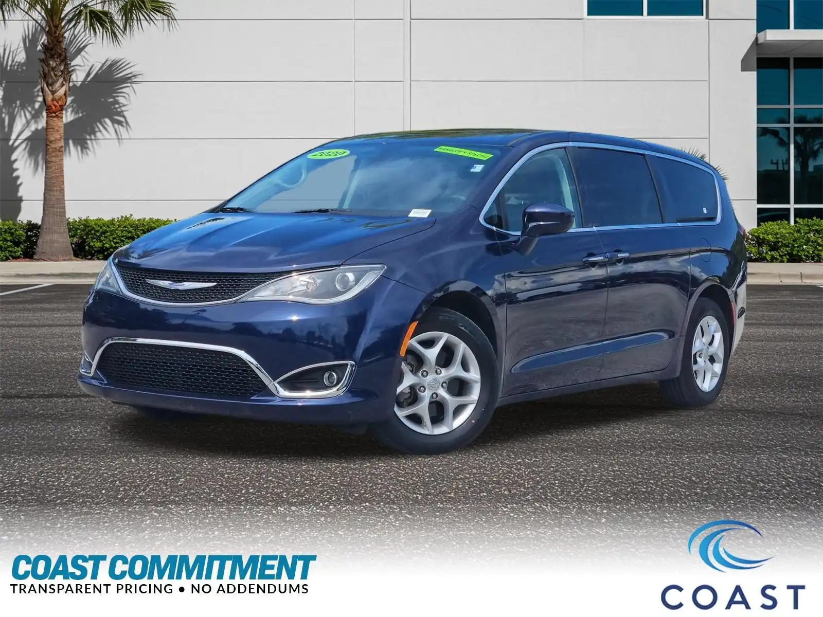 2020 Chrysler Pacifica Touring's photo