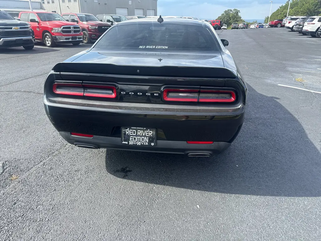 2020 Dodge Challenger SXT Auto photo 5