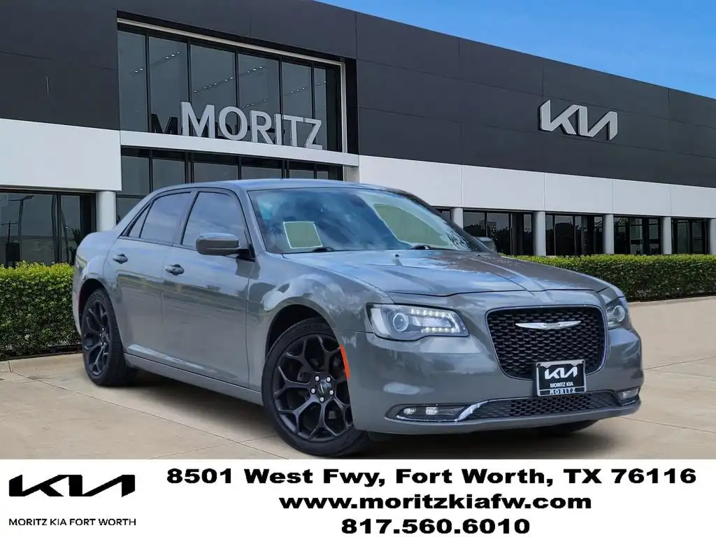 2019 Chrysler 300 S's photo