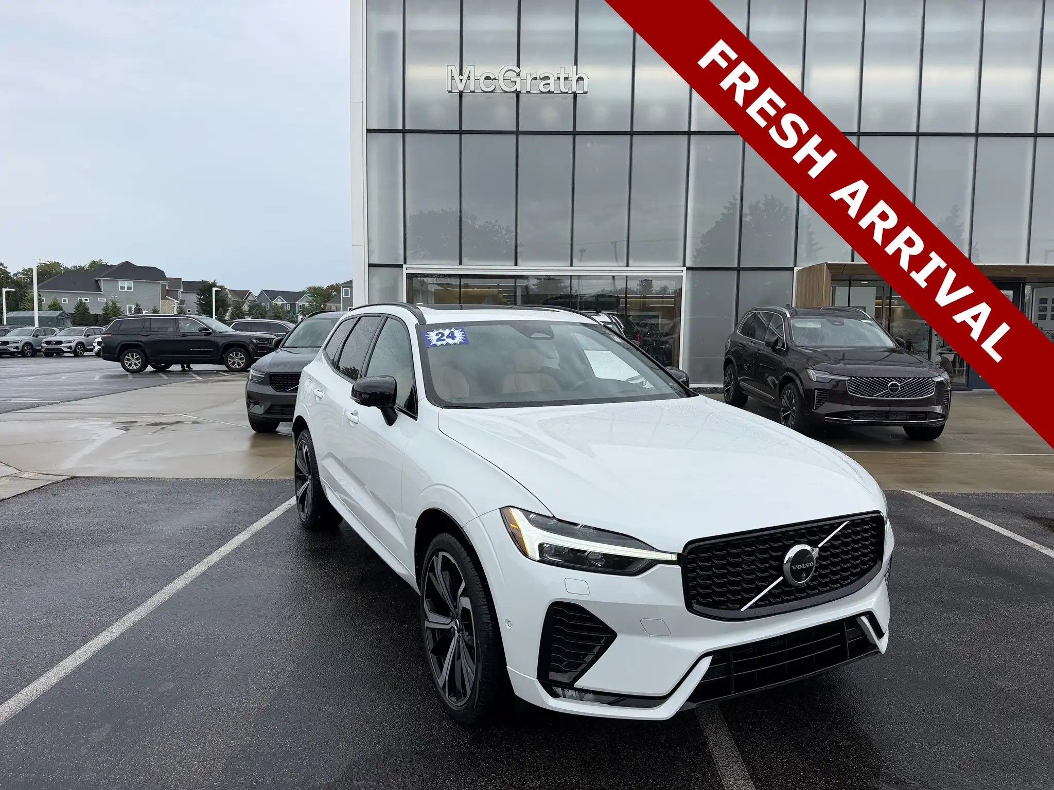 2024 Volvo XC60 B5 Ultimate Dark Theme AWD's photo