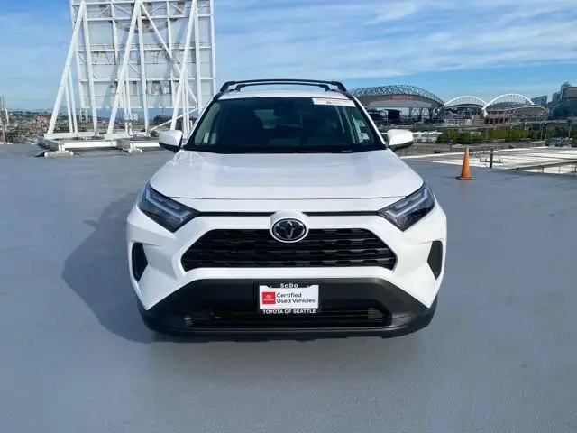 2025 Toyota RAV4 XLE AWD photo 5