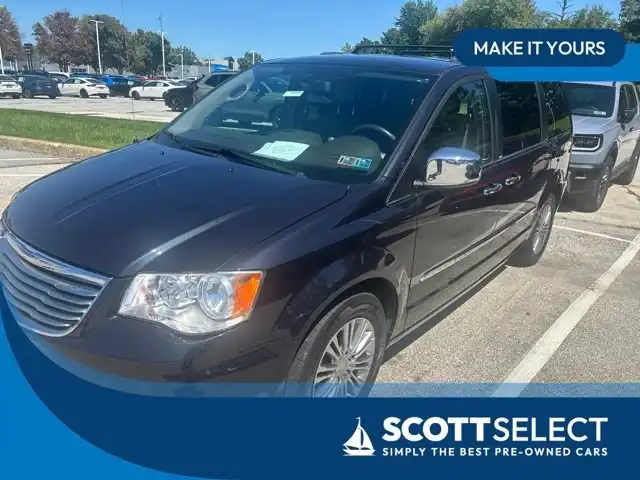 2013 Chrysler Town & Country Touring L's photo