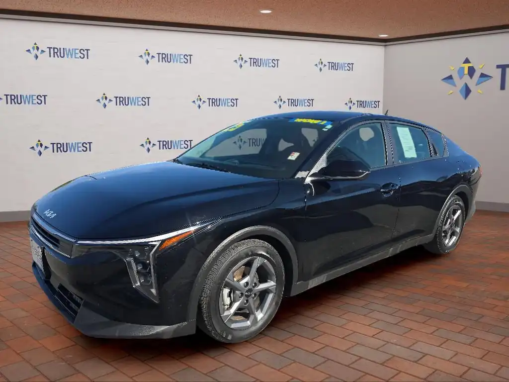 2025 Kia K4 LXS Auto's photo