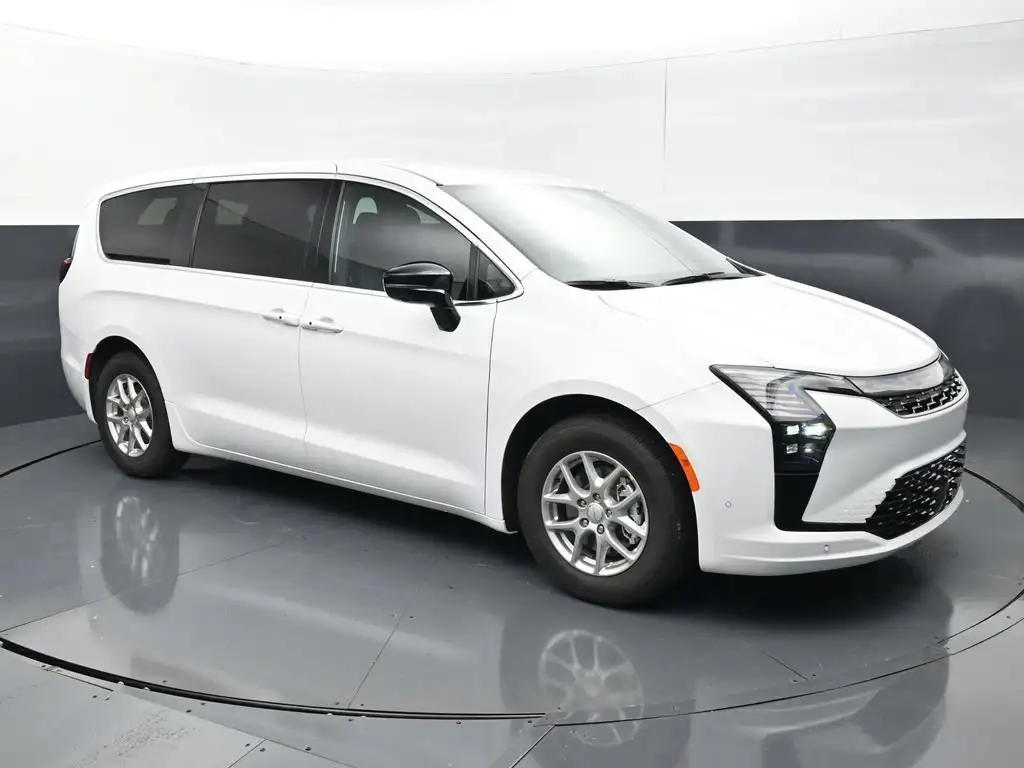 2027 Chrysler Pacifica Select's photo
