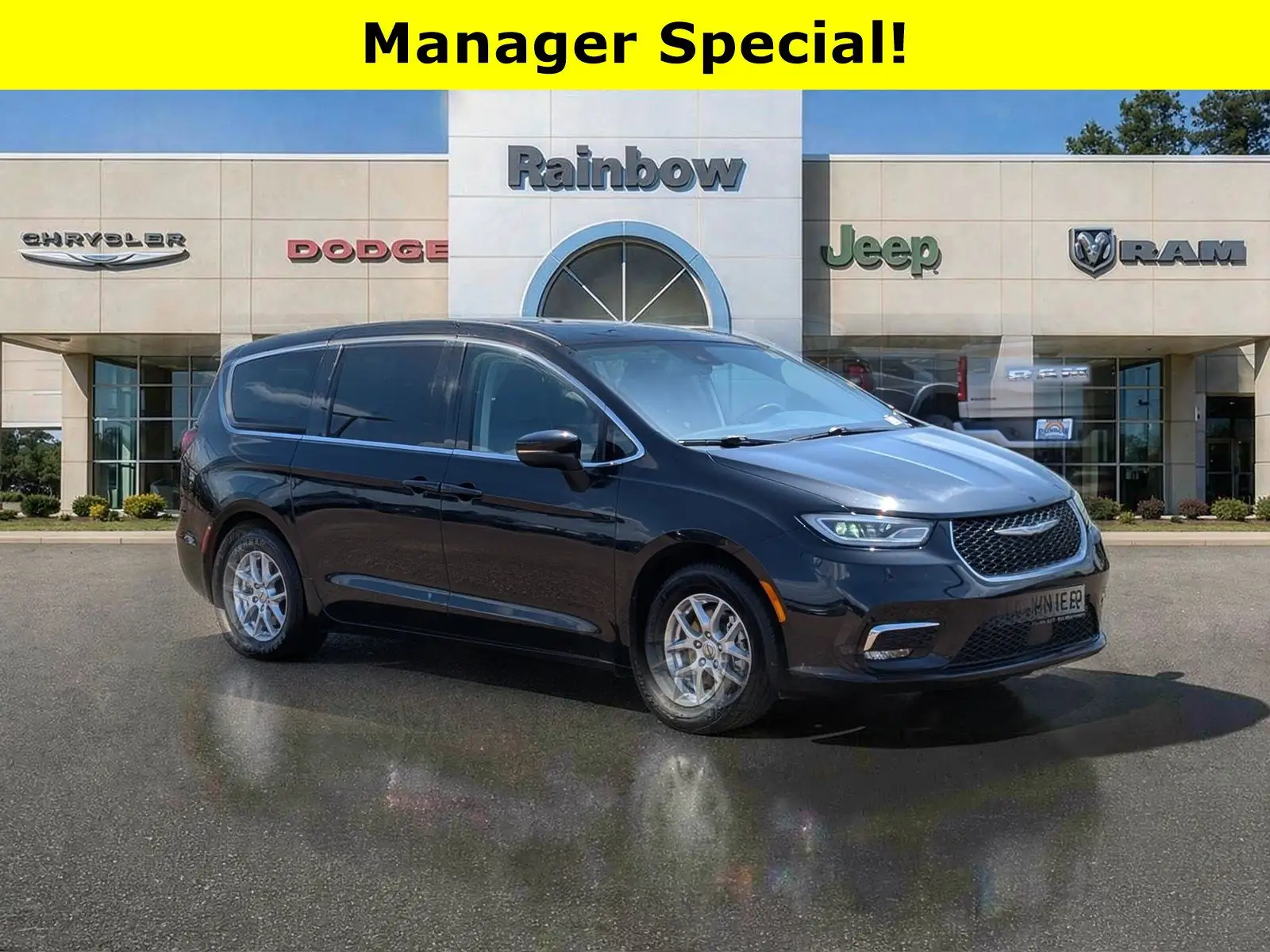 2023 Chrysler Pacifica Touring L photo 1