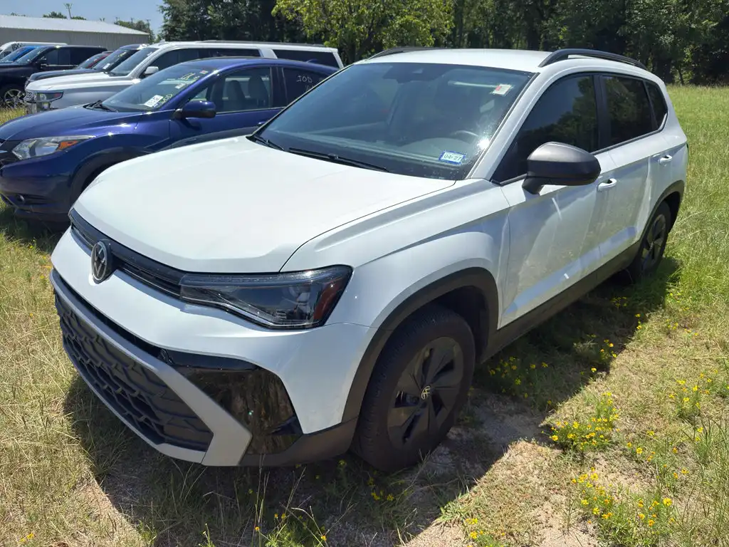 2025 Volkswagen Taos 1.5T S's photo