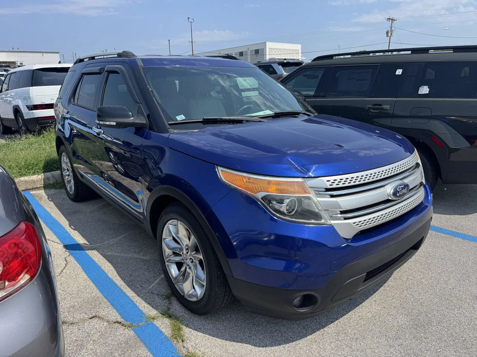 2015 Ford Explorer XLT photo 3