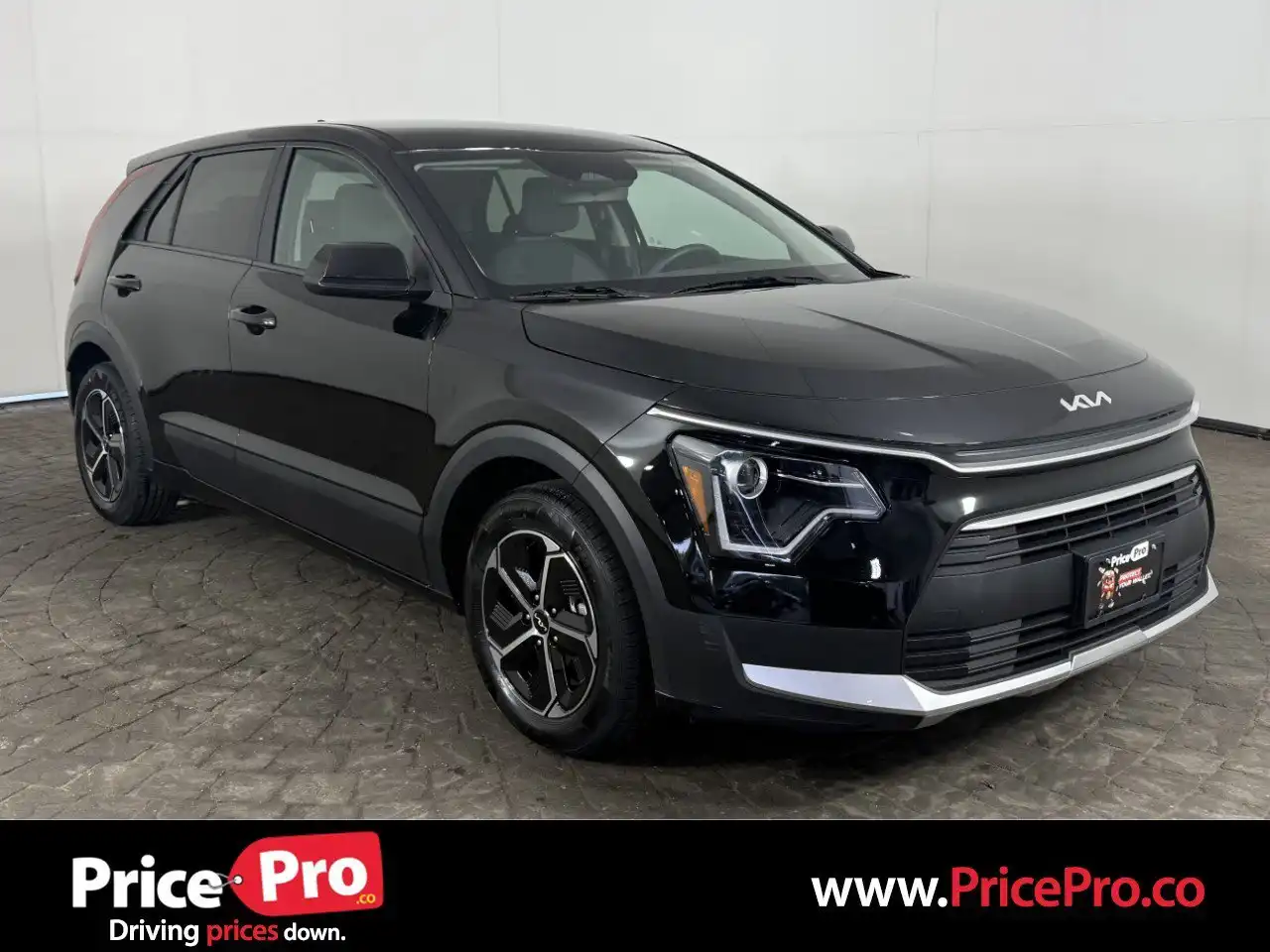 2025 Kia Niro LX HEV's photo