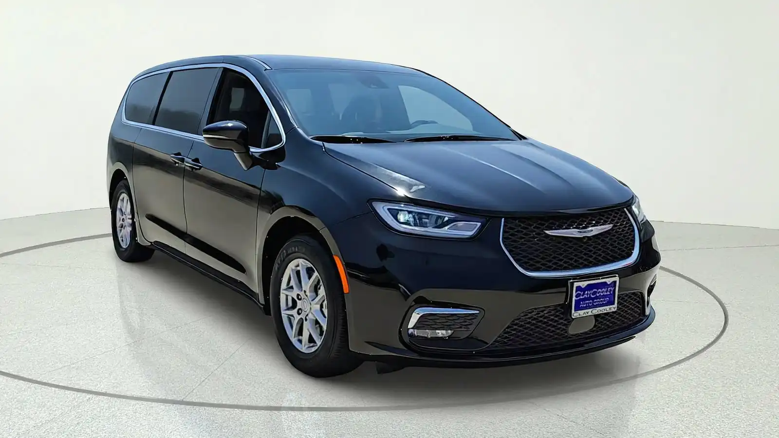 2026 Chrysler Pacifica Select's photo