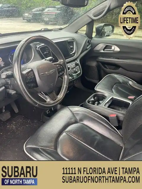 2019 Chrysler Pacifica Limited's photo