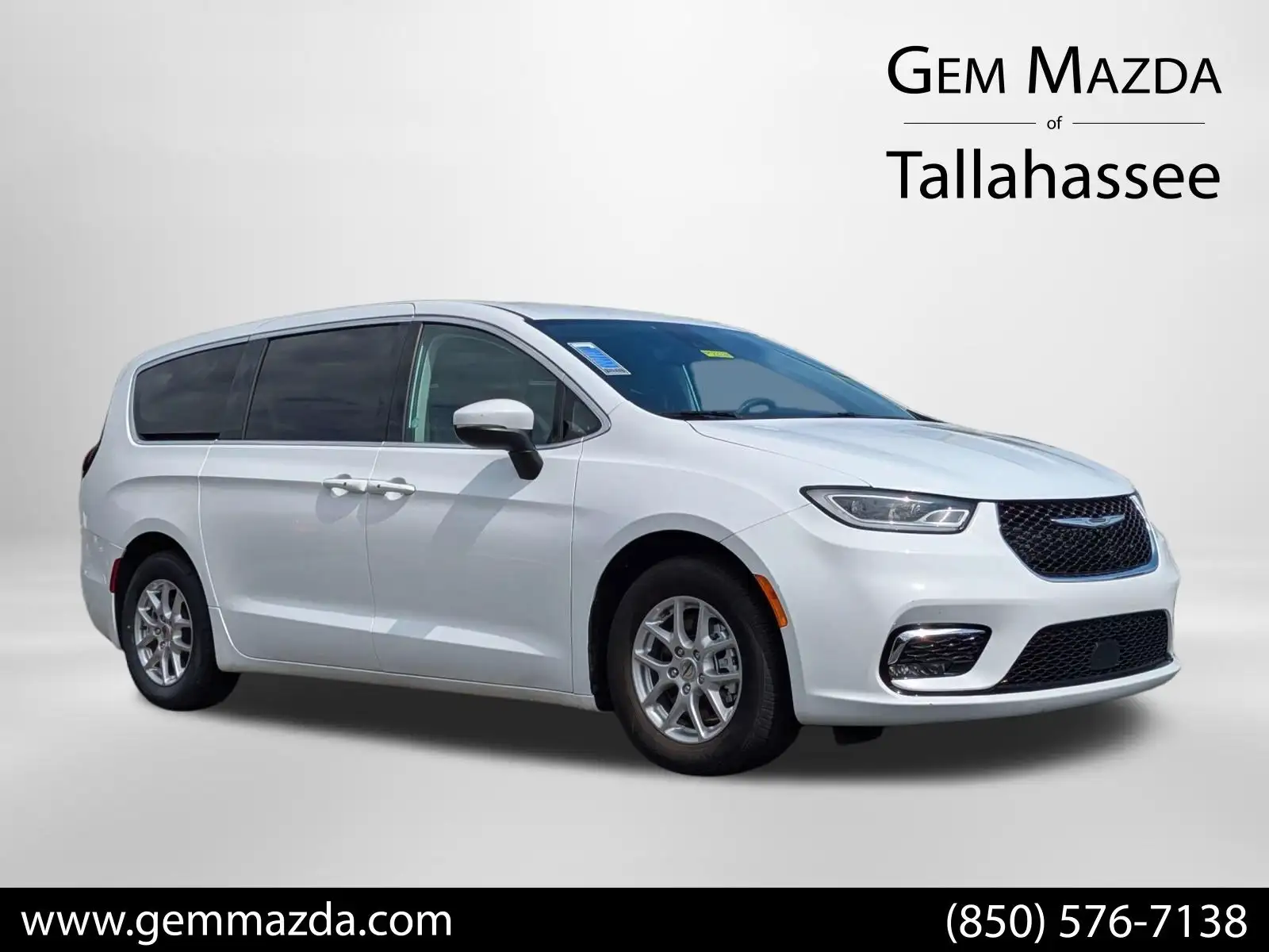 2023 Chrysler Pacifica Touring L's photo