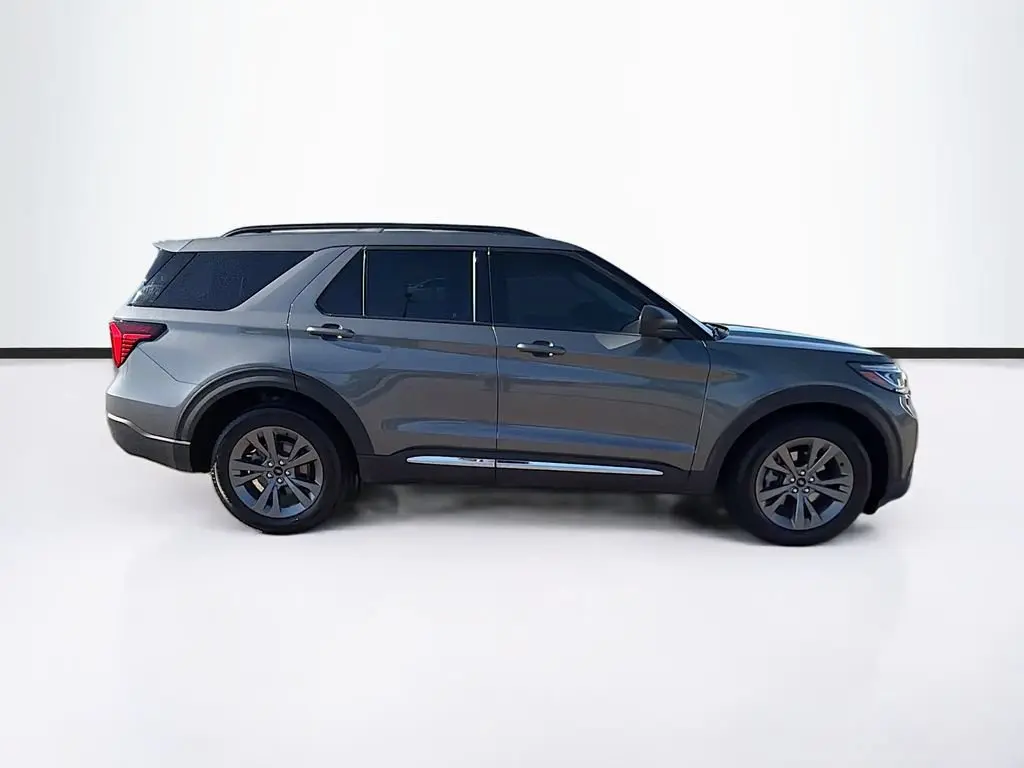 2025 Ford Explorer Active 4WD (PL535) photo 4