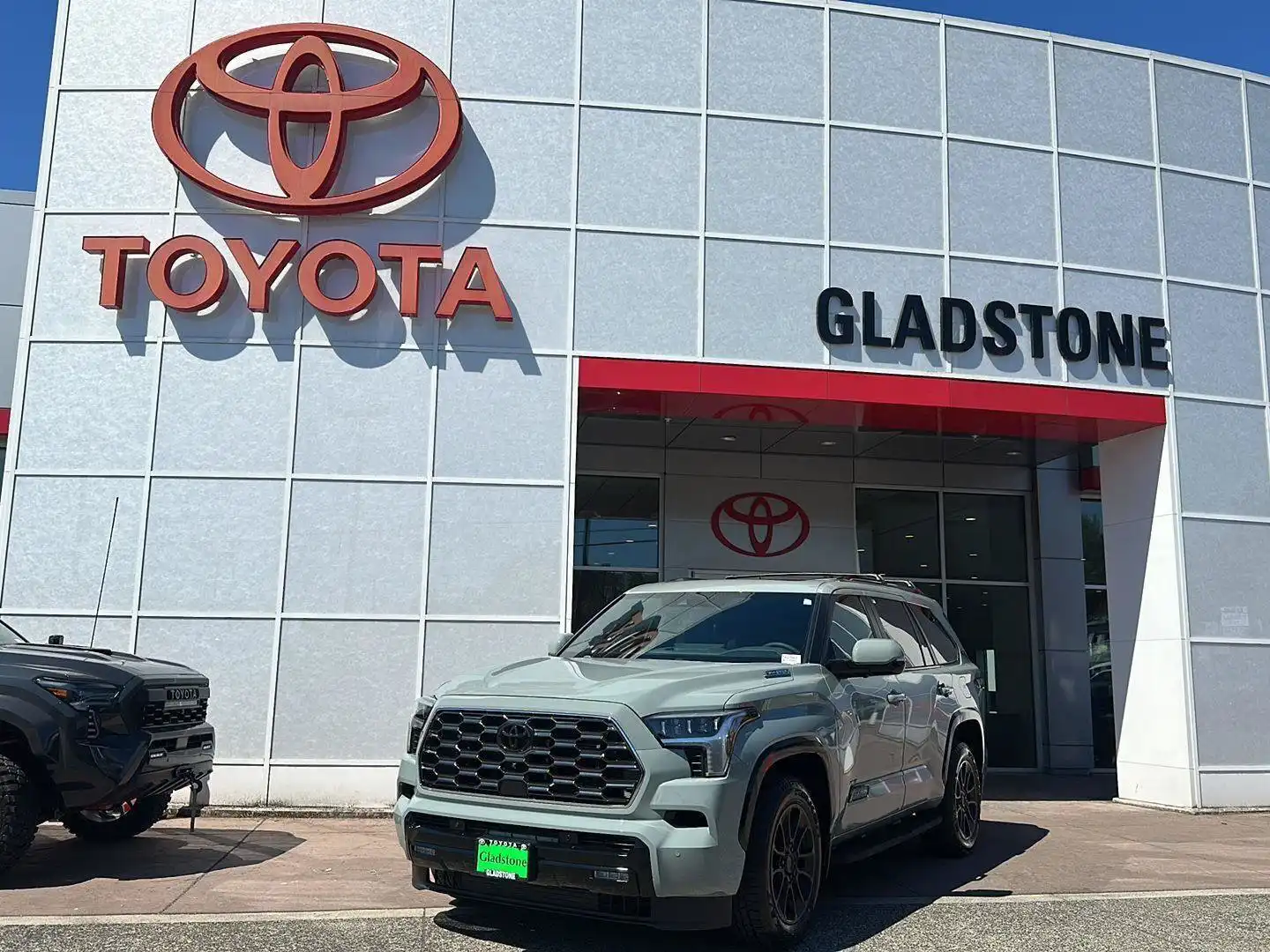 2026 Toyota Sequoia Platinum 4WD i-FORCE MAX Hybrid's photo