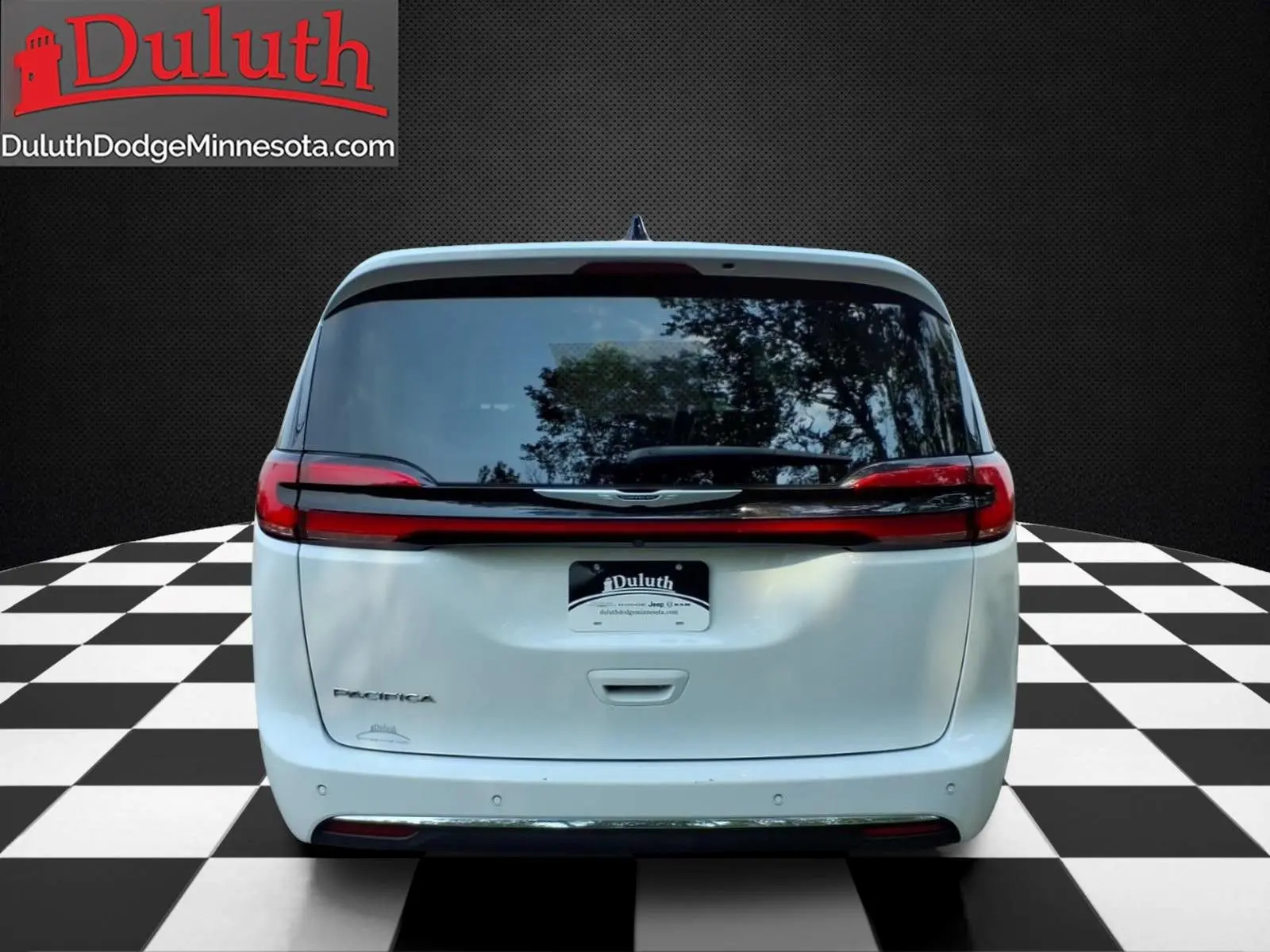 2024 Chrysler Pacifica Touring L photo 4