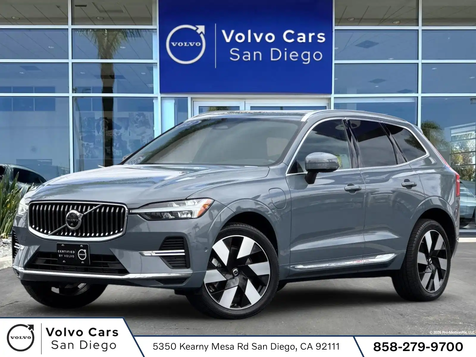 2023 Volvo XC60 T8 Plus Bright Theme AWD's photo
