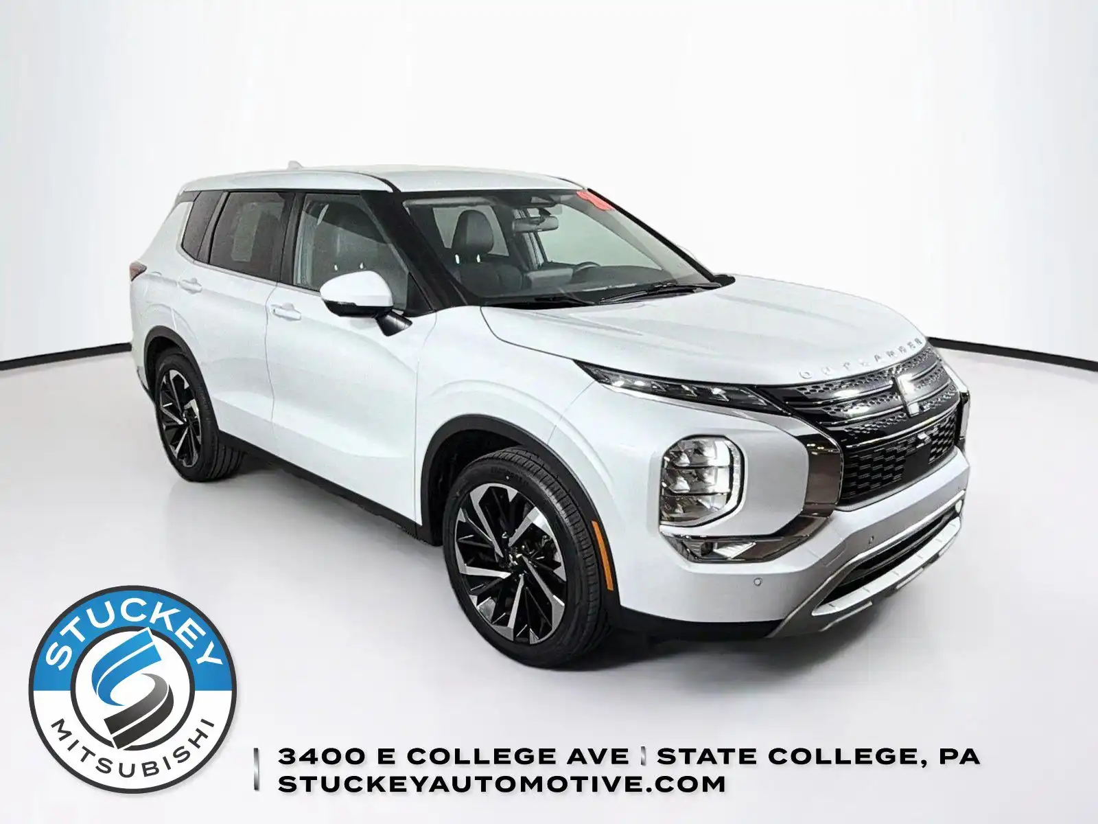 2024 Mitsubishi Outlander SE FWD's photo