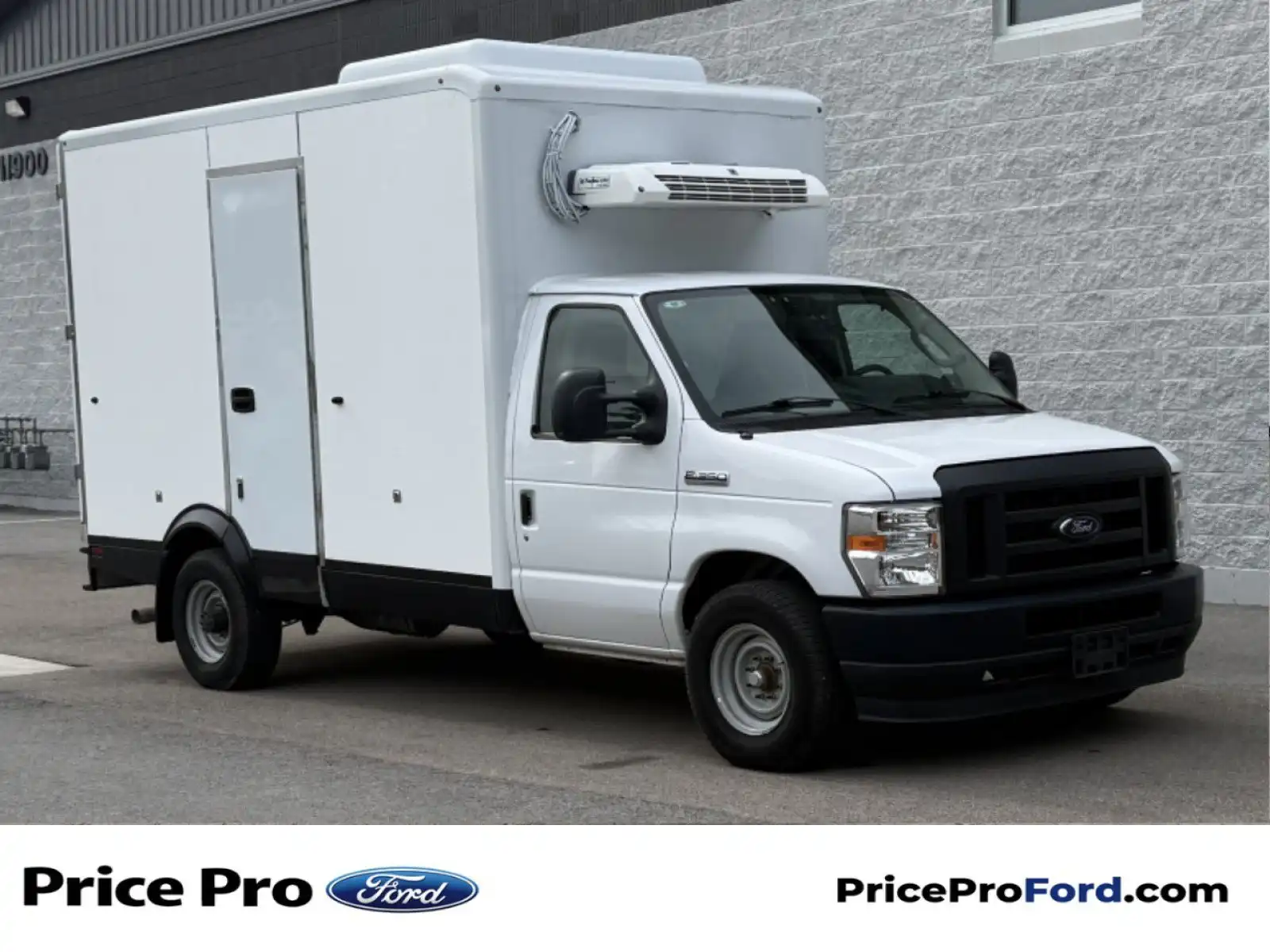 2023 Ford E-Series SRW E-350 Super Duty 138 in WB's photo