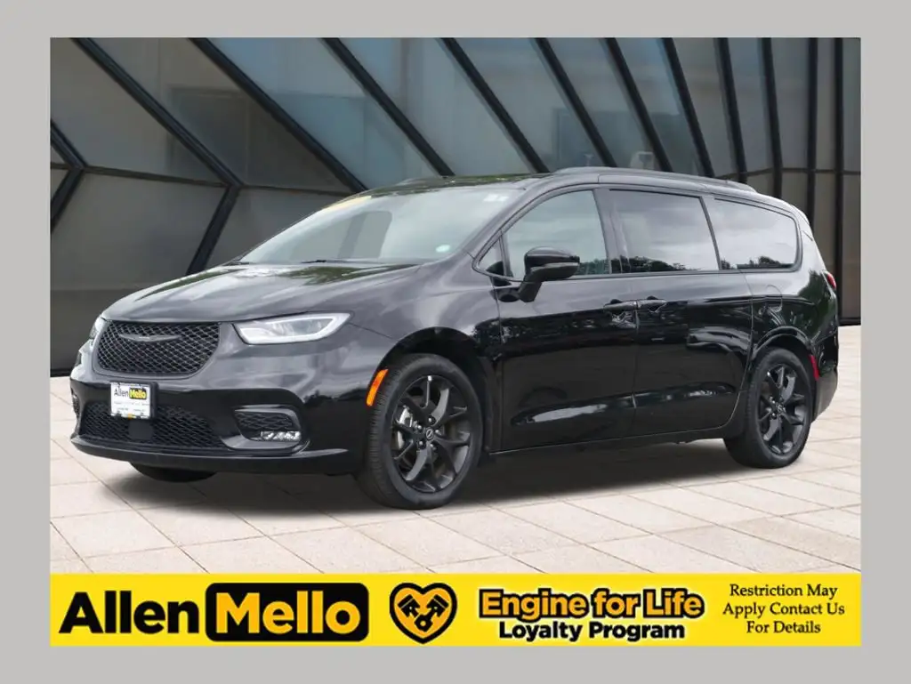 2025 Chrysler Pacifica Limited's photo