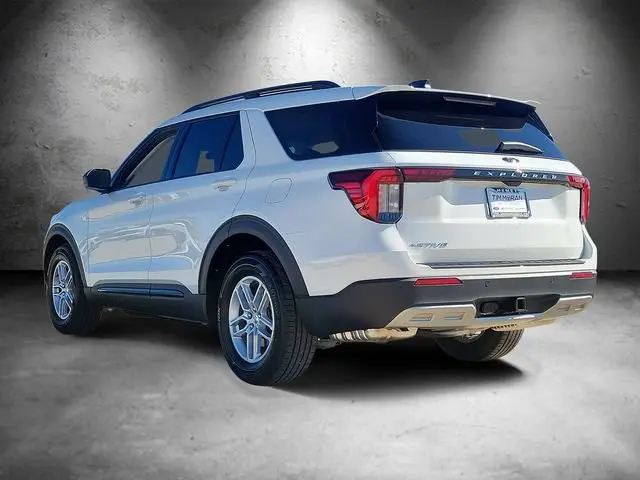 2026 Ford Explorer Active photo 4