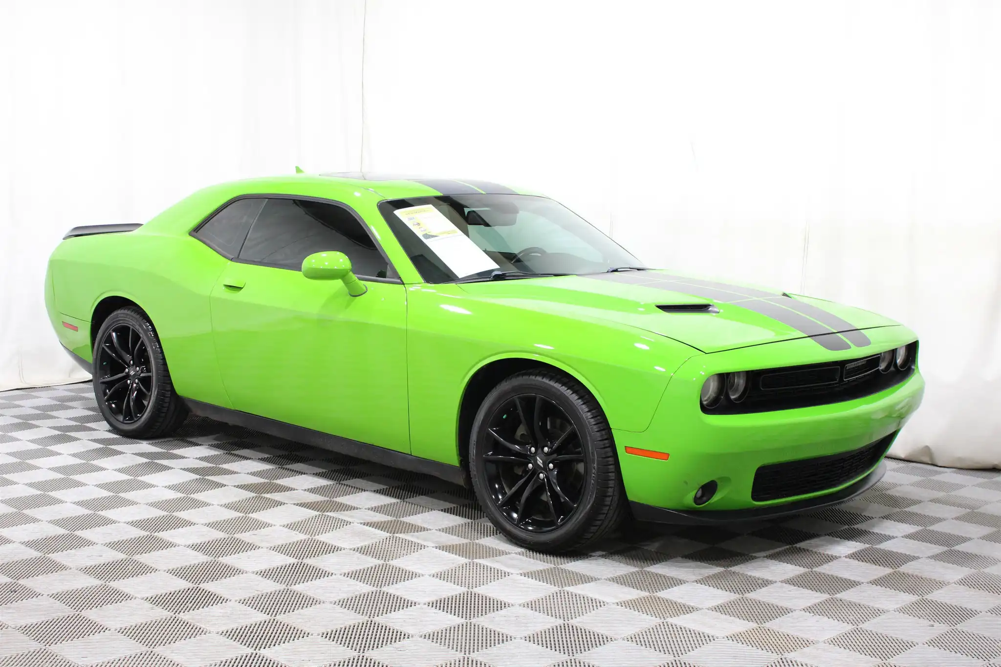 2017 Dodge Challenger SXT Plus's photo
