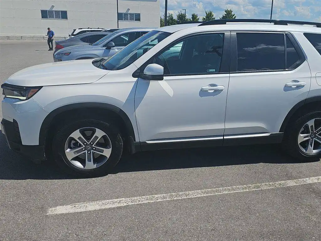 2026 Honda Pilot EX-L 2WD's photo