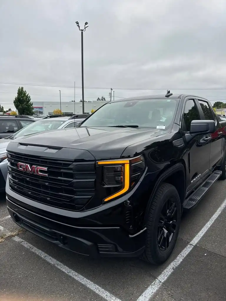 2023 GMC Sierra 4WD Crew Cab Short Box Pro's photo