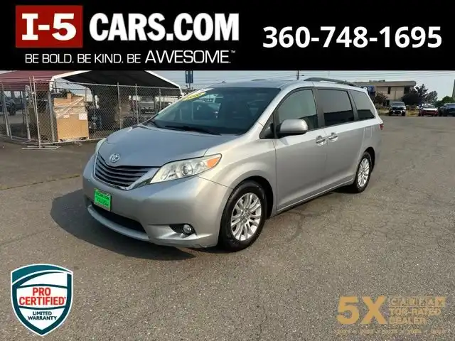 2016 Toyota Sienna XLE V6 7-Passenger Access Seat's photo