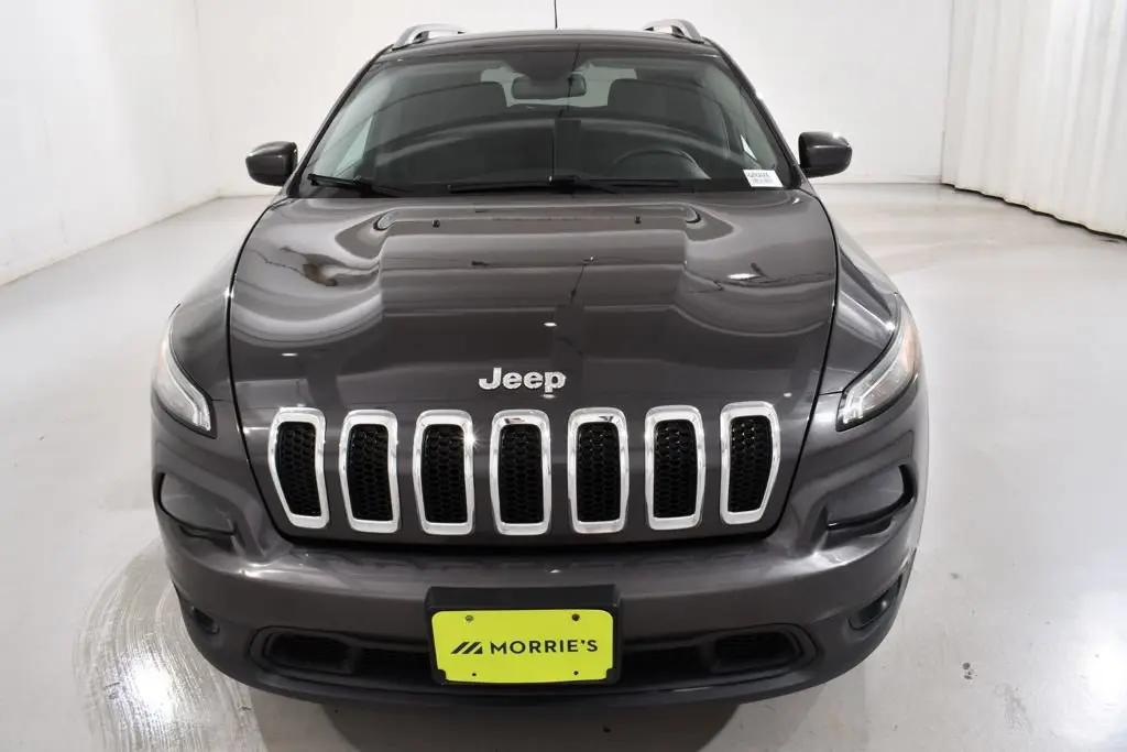 2017 Jeep Cherokee Latitude 4WD photo 3