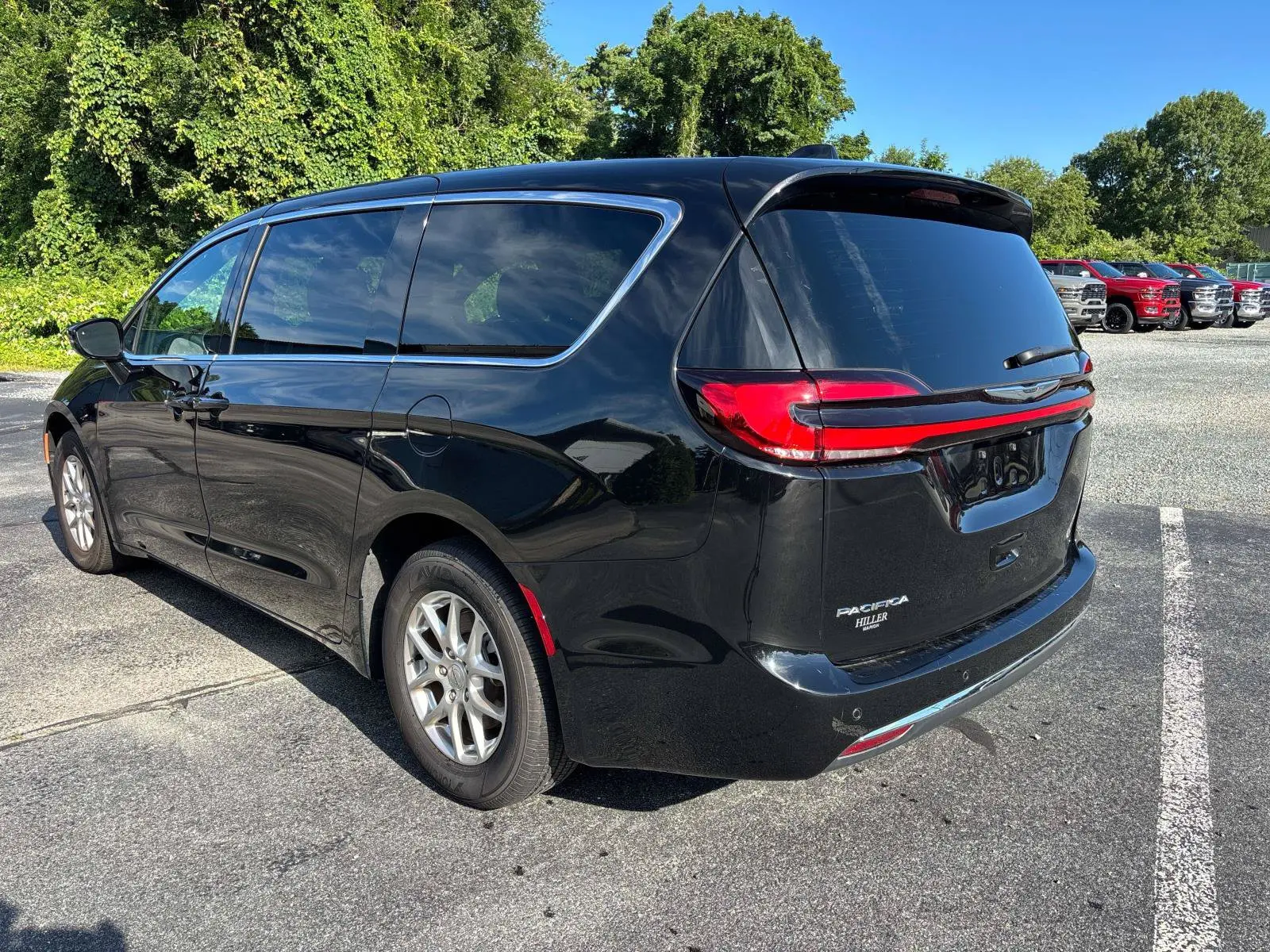 2025 Chrysler Pacifica Select photo 3