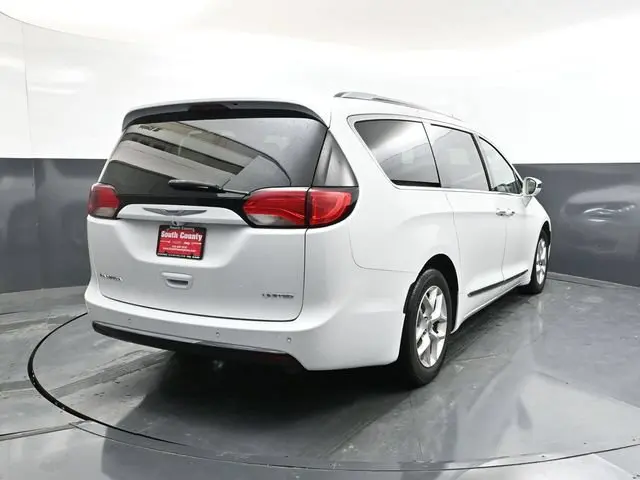 2020 Chrysler Pacifica Limited photo 4