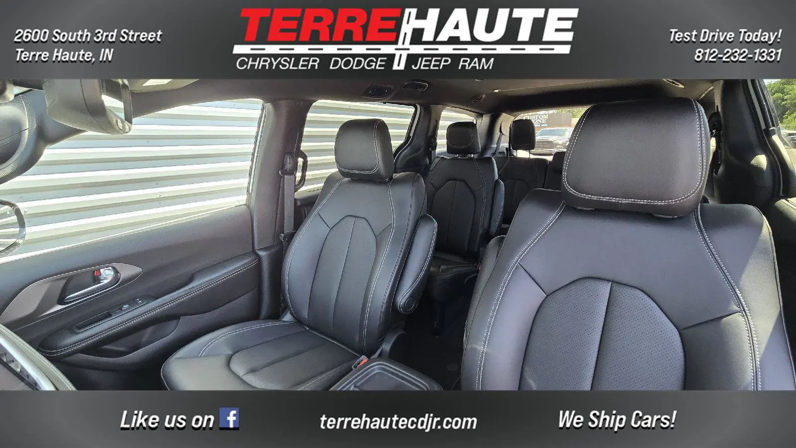 2027 Chrysler Pacifica Select photo 5