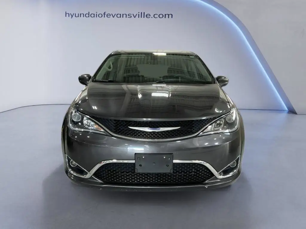 2019 Chrysler Pacifica Touring Plus photo 1