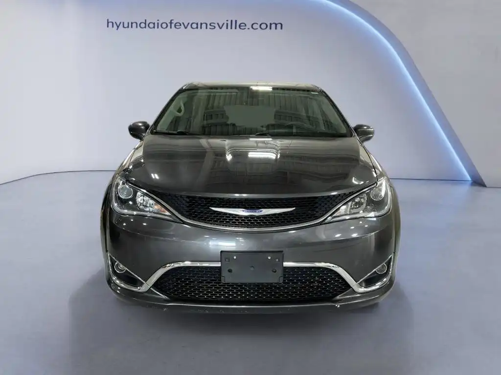 2019 Chrysler Pacifica Touring Plus's photo