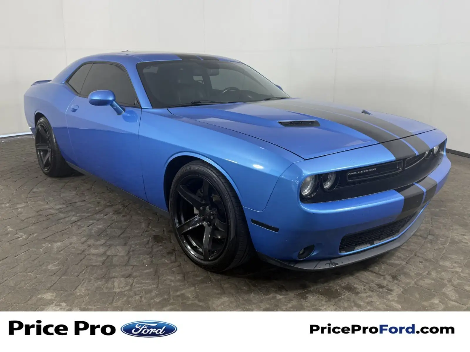 2015 Dodge Challenger SXT Plus photo 1
