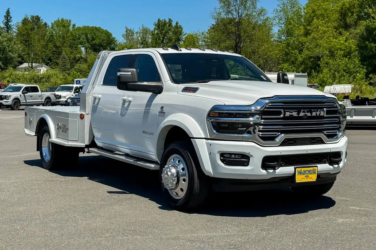 2025 RAM 5500 Big Horn 4X4 Crew Cab DRW 173" WB's photo