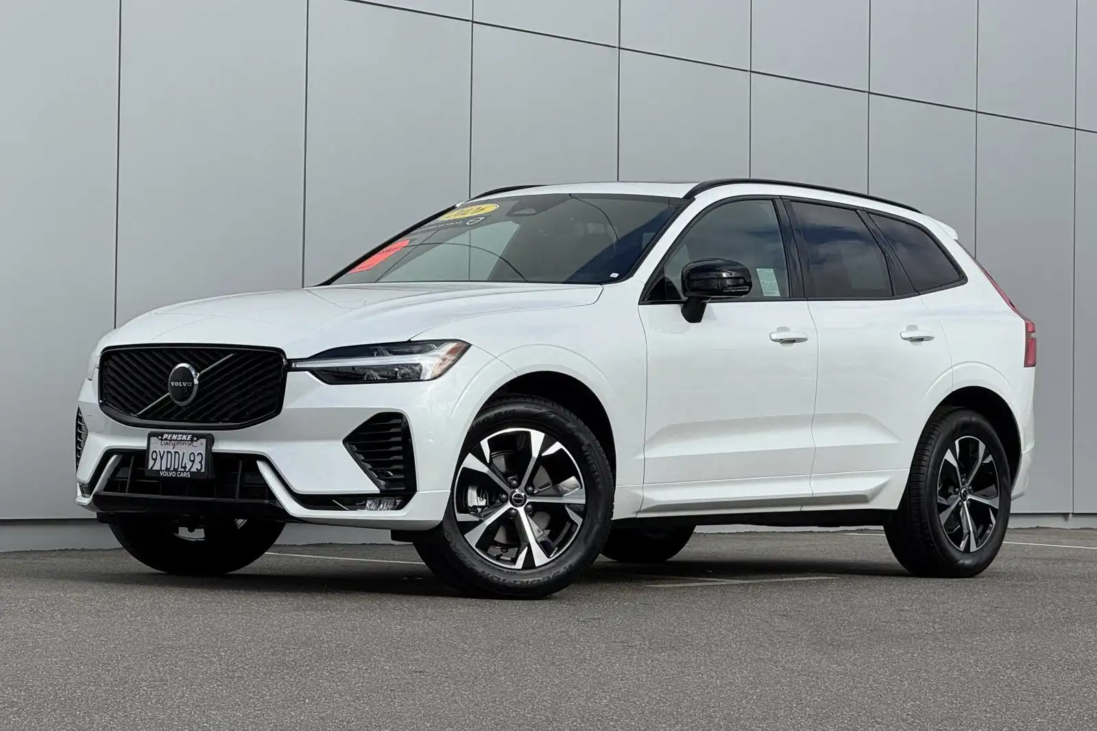 2026 Volvo XC60 B5 Core Dark AWD's photo